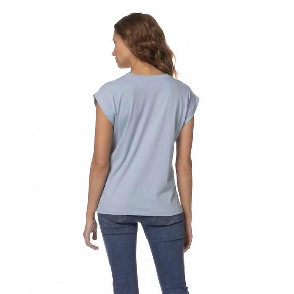 NEW FRAME easy v-neck tee in light blue - Picture 2 of 3
